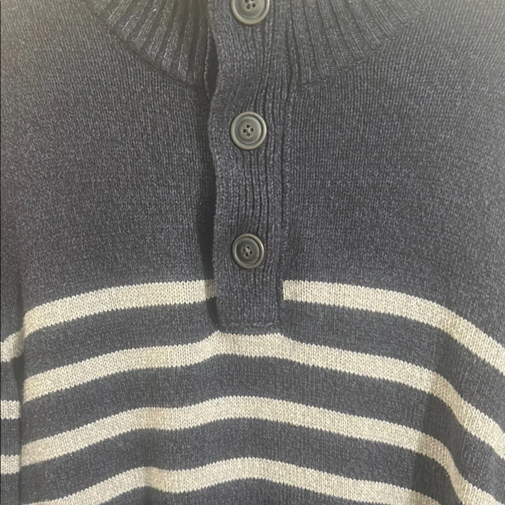 Urban Outfitters Navy Blue and Gray Men's Sweater great condition - Picture 6 of 10